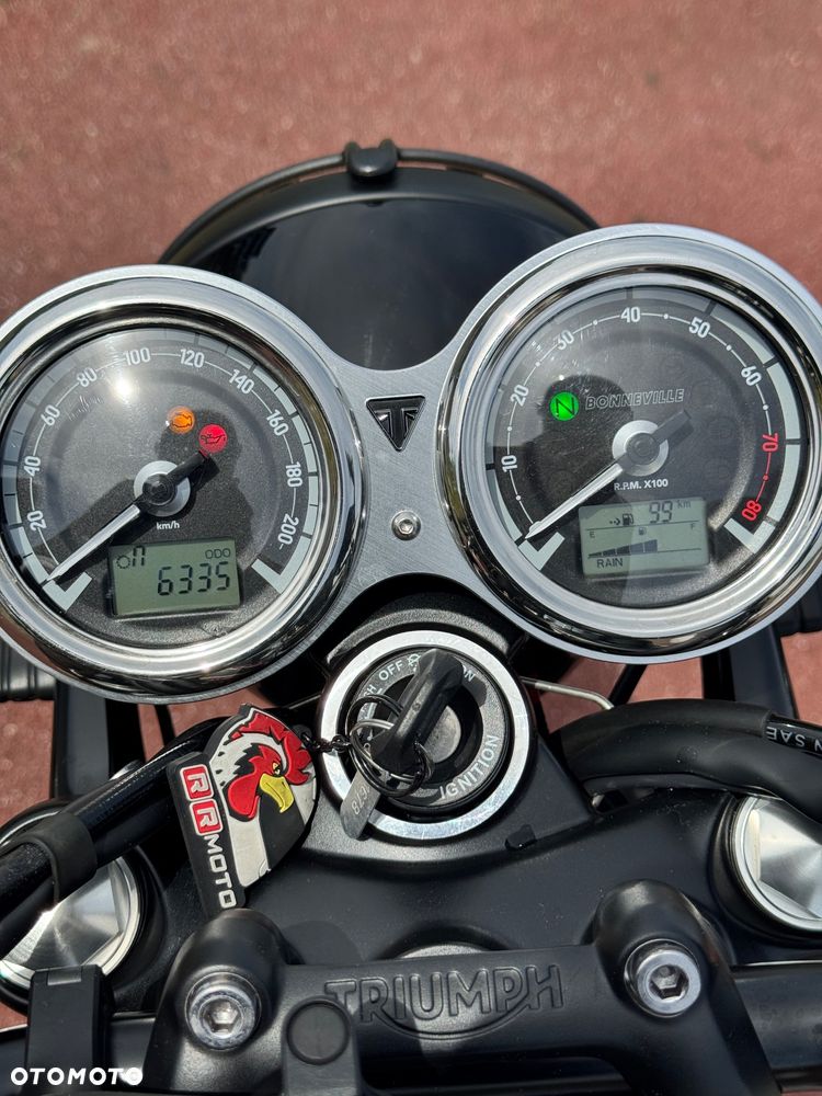 Triumph Bonneville - 16
