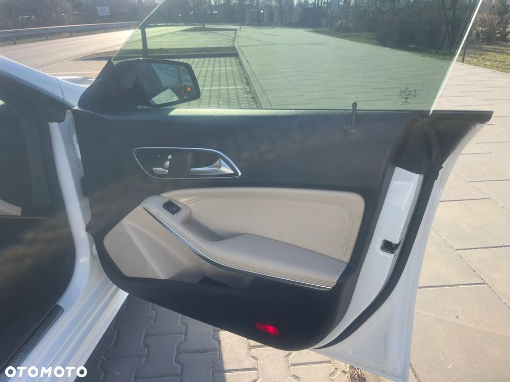 Mercedes-Benz CLA 250 7G-DCT Peak Edition - 13
