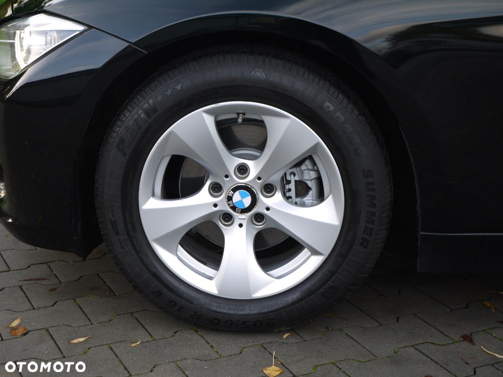 BMW Seria 3 320d Touring Efficient Dynamics Edition - 9