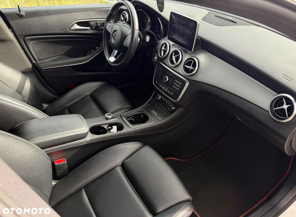 Mercedes-Benz CLA 250 7G-DCT Sport - 12