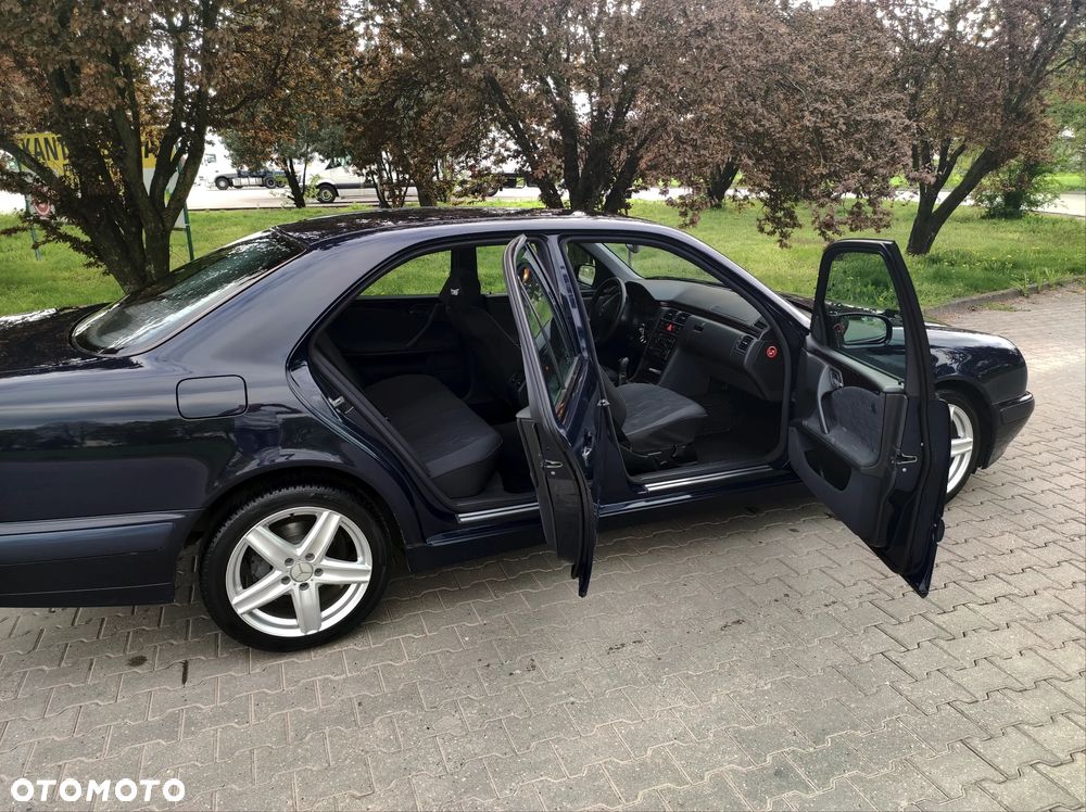 Mercedes-Benz Klasa E 200 Kompressor Classic - 10