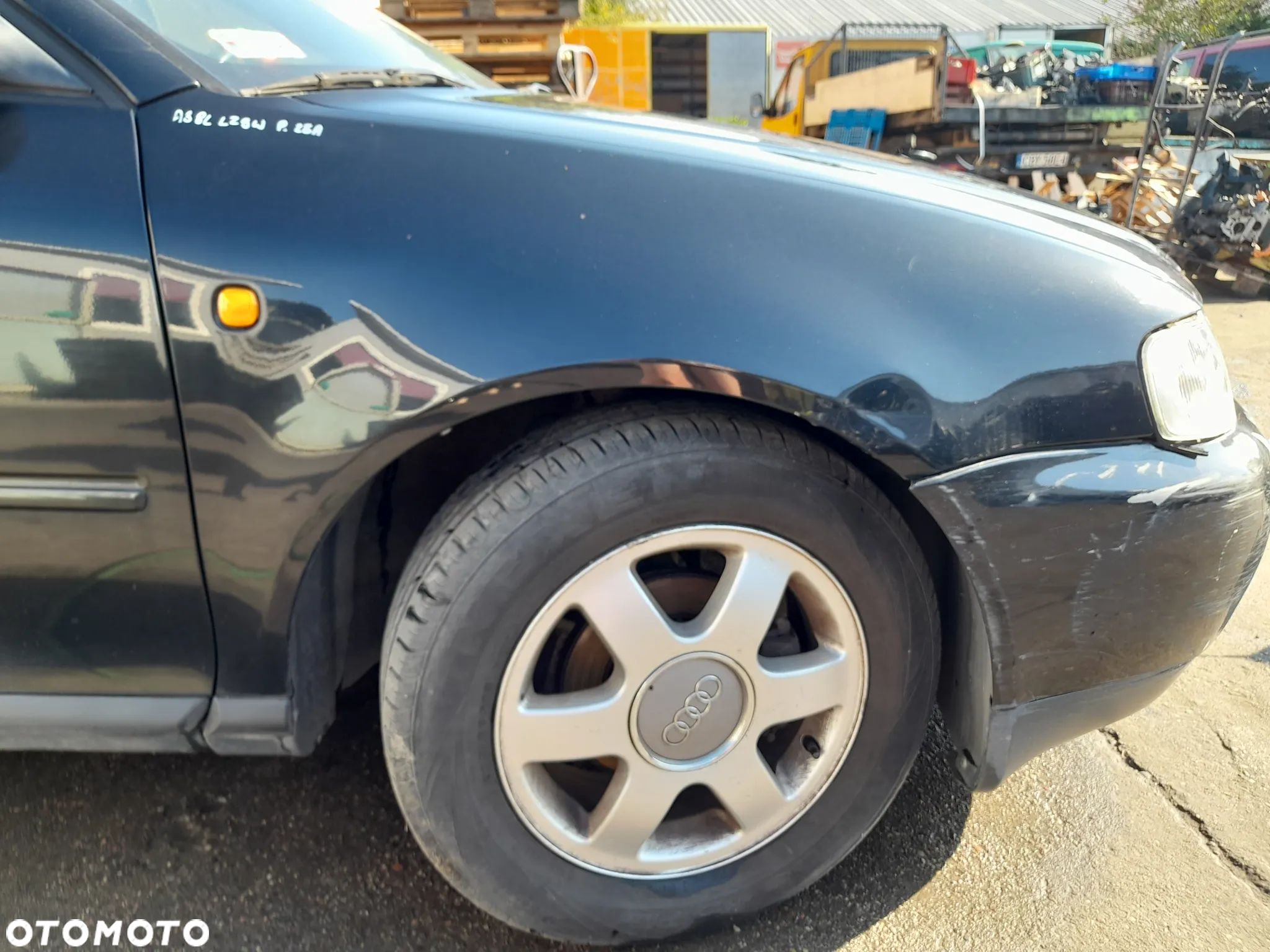 AUDI A3 8L BŁOTNIK PRAWY PRZÓD PRZEDNI LZ9W - 1