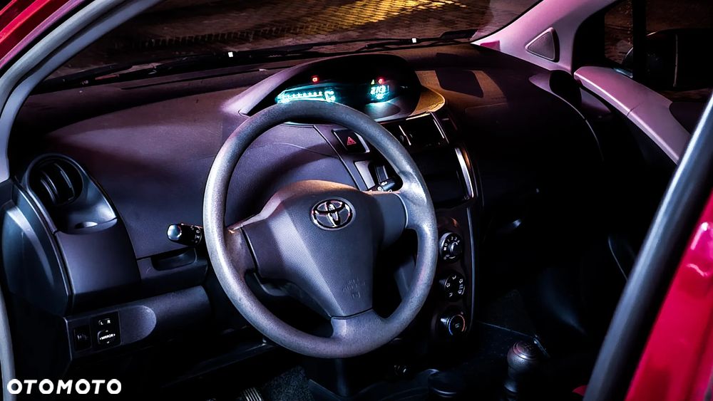 Toyota Yaris 1.0 Entry - 12