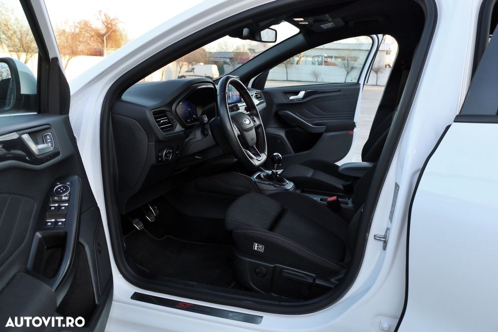 Ford Focus 1.0 EcoBoost Hybrid ST-LINE DESIGN - 9