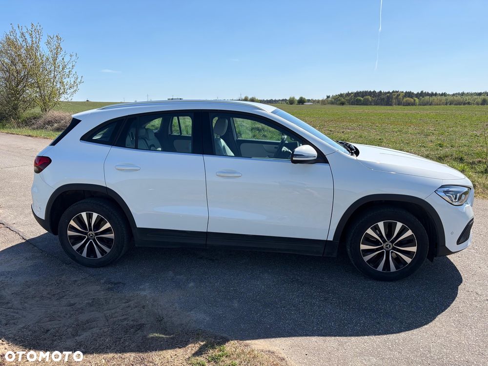 Mercedes-Benz GLA 200 - 10