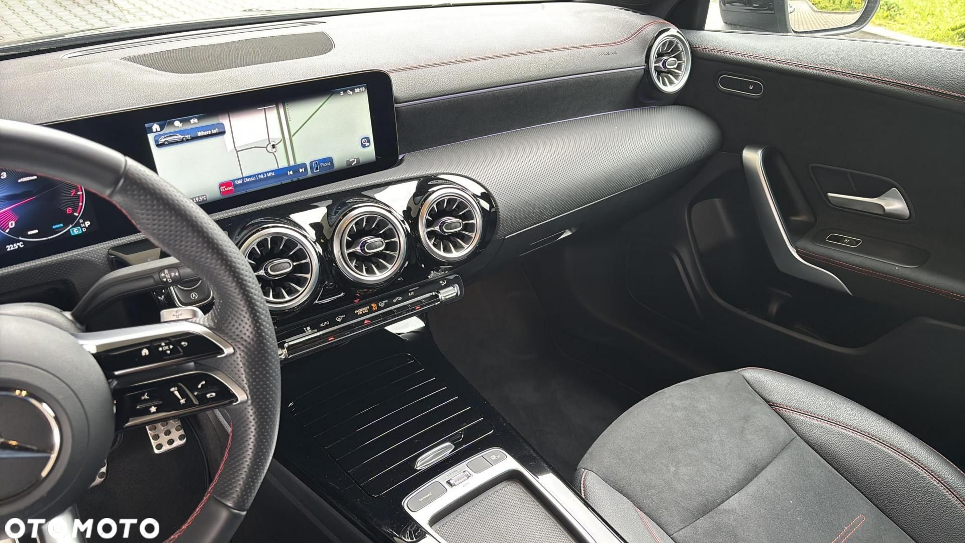 Mercedes-Benz CLA - 12
