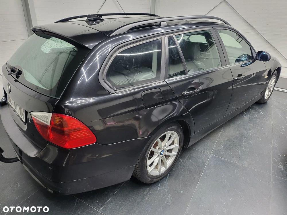 BMW Seria 3 318i - 28