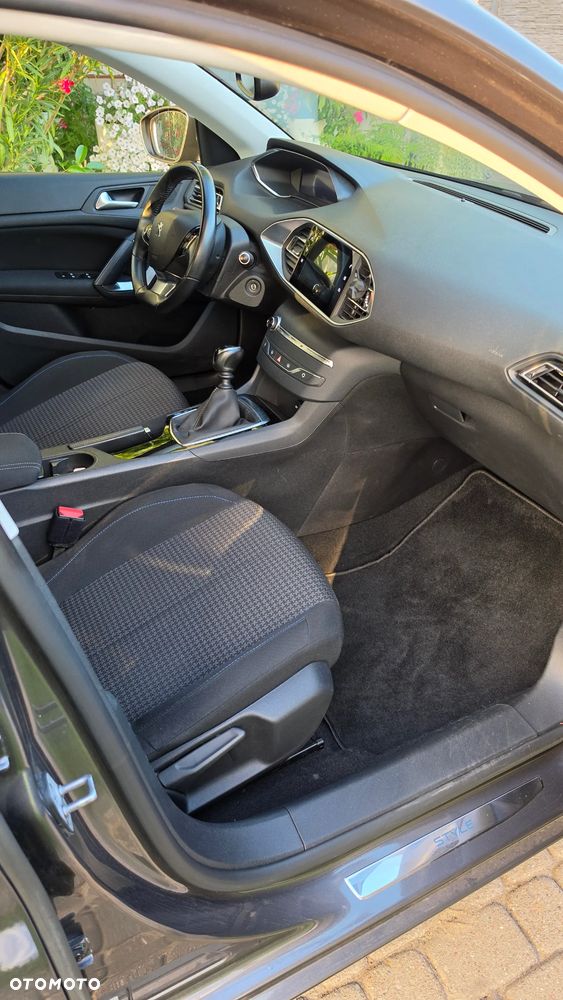 Peugeot 308 PureTech 110 Stop & Start Style - 17