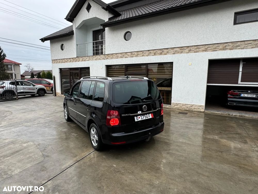 Volkswagen Touran - 4