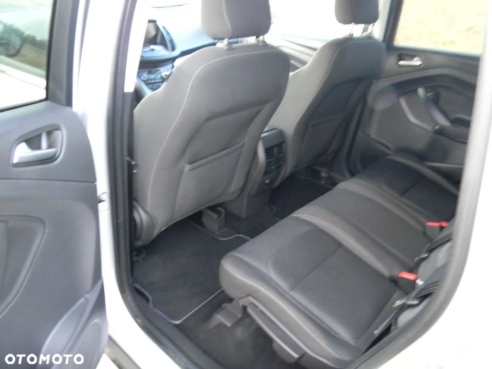 Ford Kuga 1.5 EcoBoost 2x4 Business Edition - 13