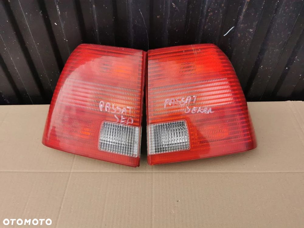 VW PASSAT B5 SEDAN LAMPY TYŁ TYLNE LAMPA PRAWA LEWA WYSYŁKA - 1