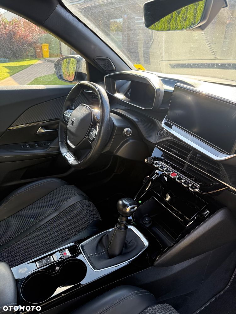 Peugeot 2008 1.2 PureTech GT Line S&S - 15
