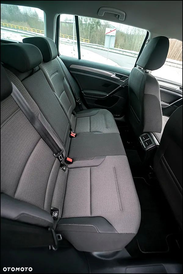 Volkswagen Golf - 32