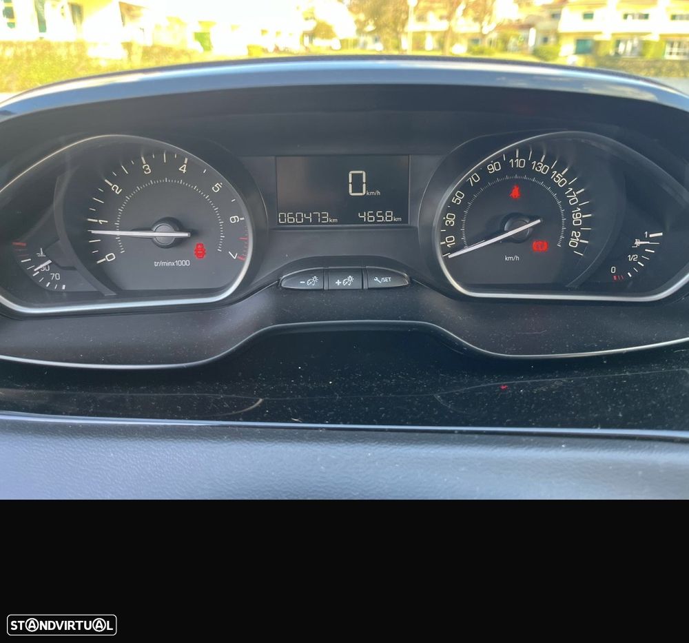 Peugeot 208 1.2 PureTech Signature - 16