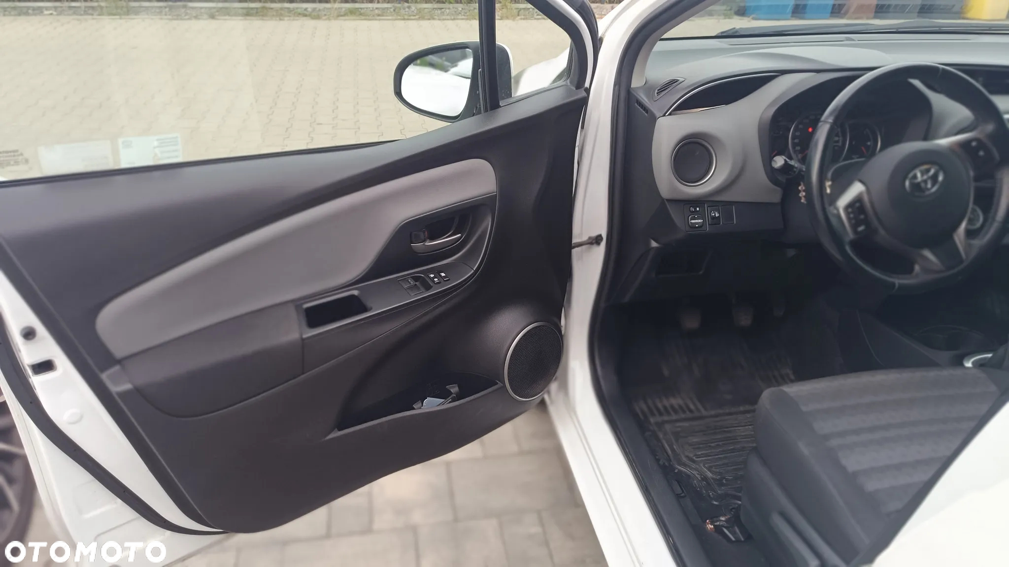 Toyota Yaris 1.33 Premium EU6 - 15