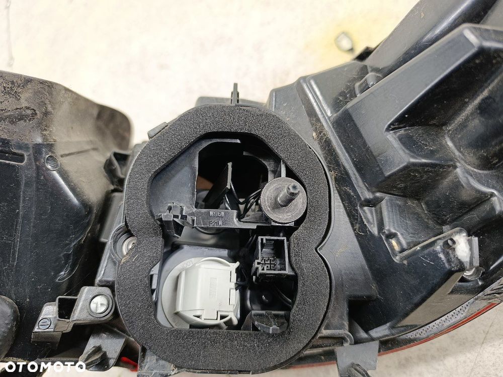 LAMPA TYLNA LEWA OPEL GRANDLAND X YP00098380 81660101  GM - 9