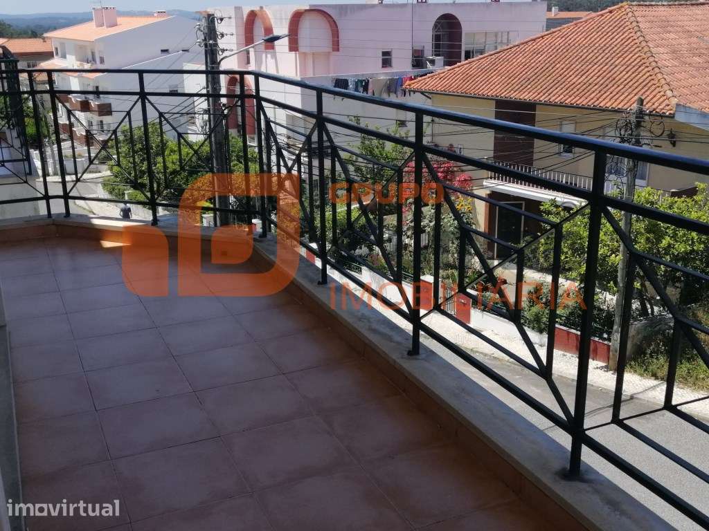 Apartamento T2 com garagem box no Avenal! - Grande imagem: 4/29