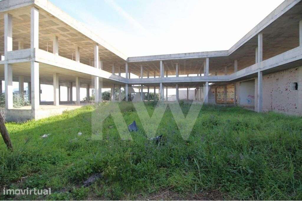 TERRENO URBANO COM 2 100 m2, COM ESTRUTURA, FERREIRAS, ALBUFEIRA - Grande imagem: 2/13