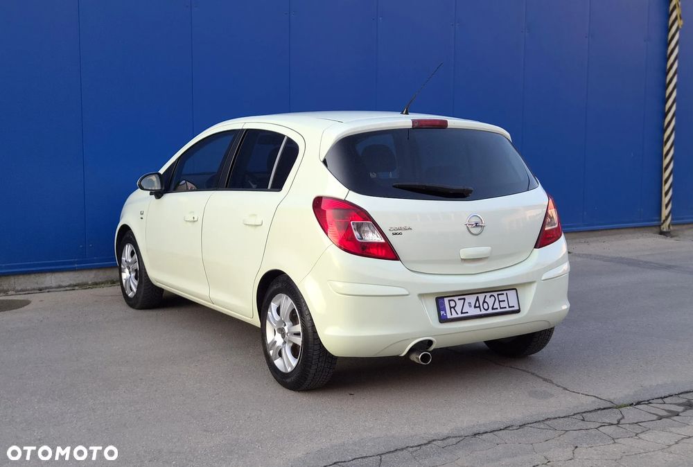 Opel Corsa 1.4 16V Satellite - 4