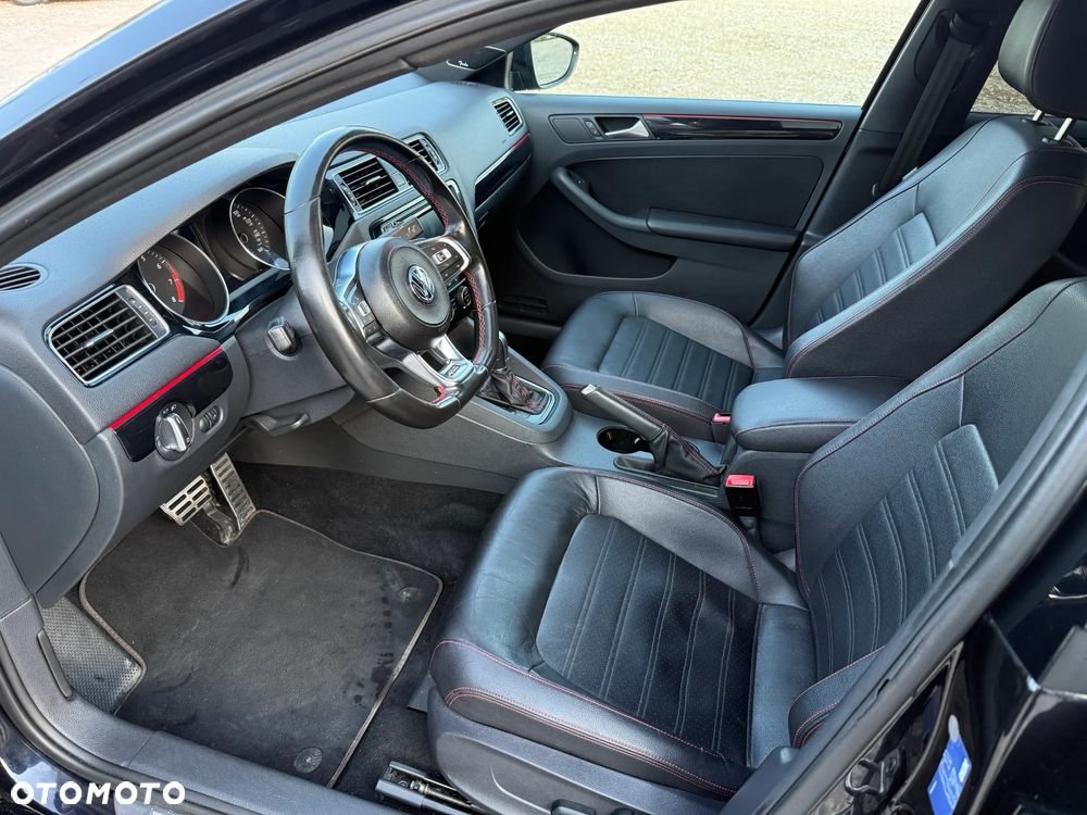 Volkswagen Jetta - 16