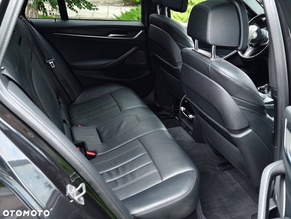 BMW Seria 5 530e xDrive M Sport sport - 14