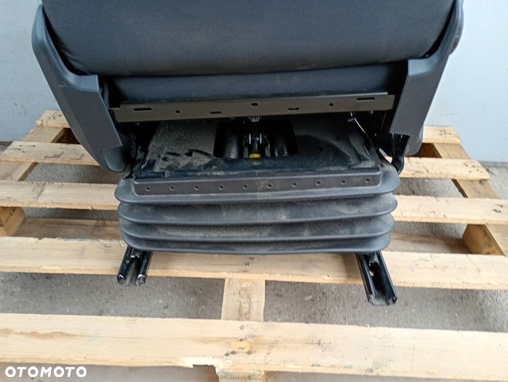 fotel kierowcy pneumatyczny siedzenie lewe vw crafter II 7c man tge 2018-2026r europa - 26