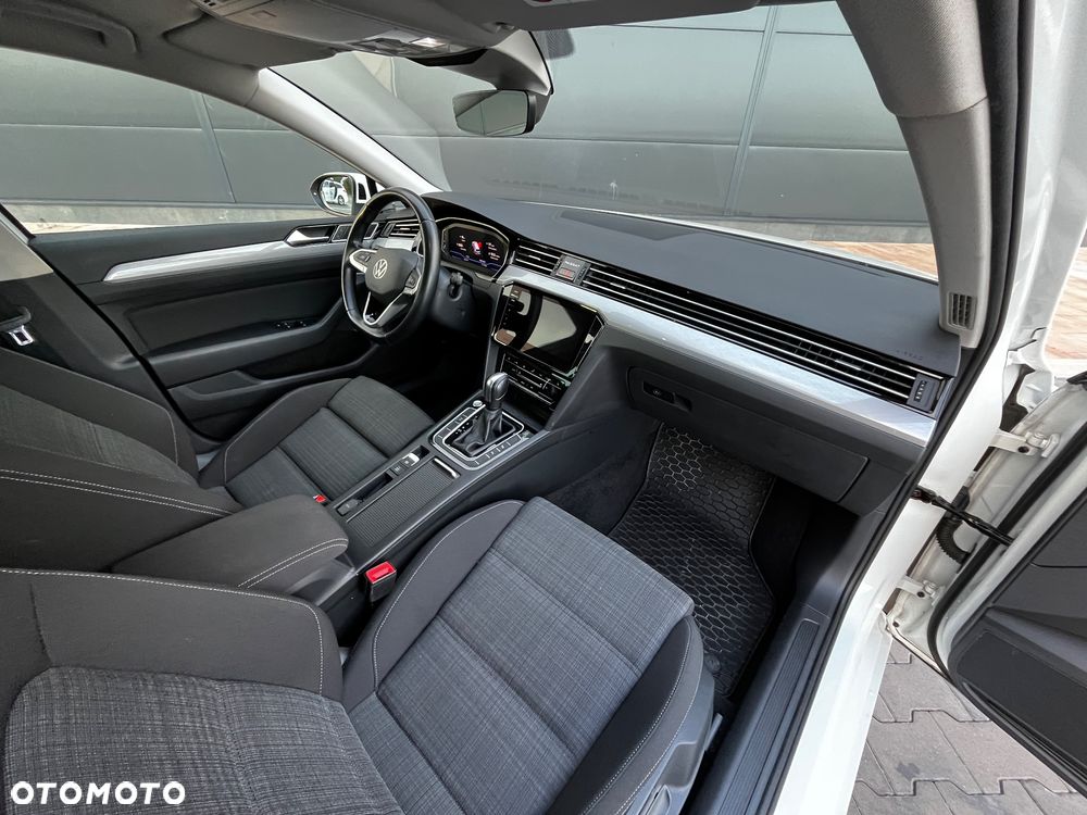 Volkswagen Passat - 17