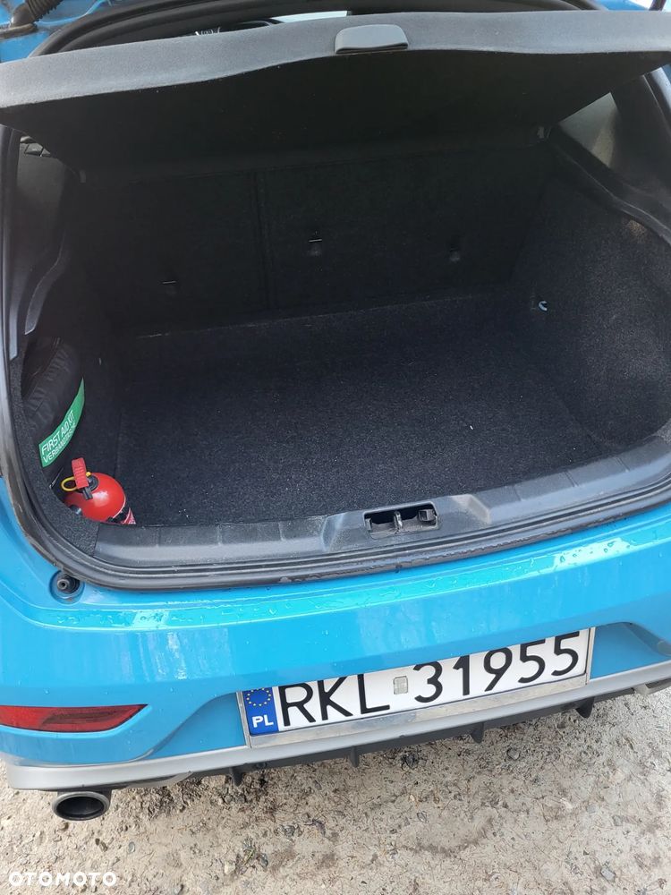 Volvo V40 D2 R Design - 13