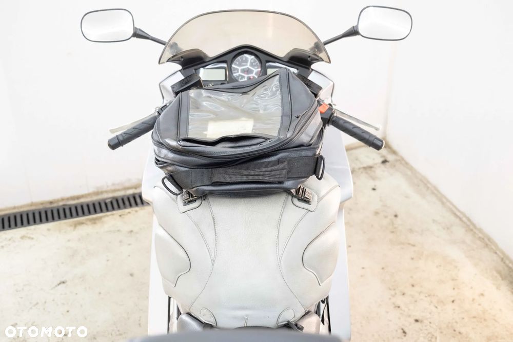 Honda VFR - 4