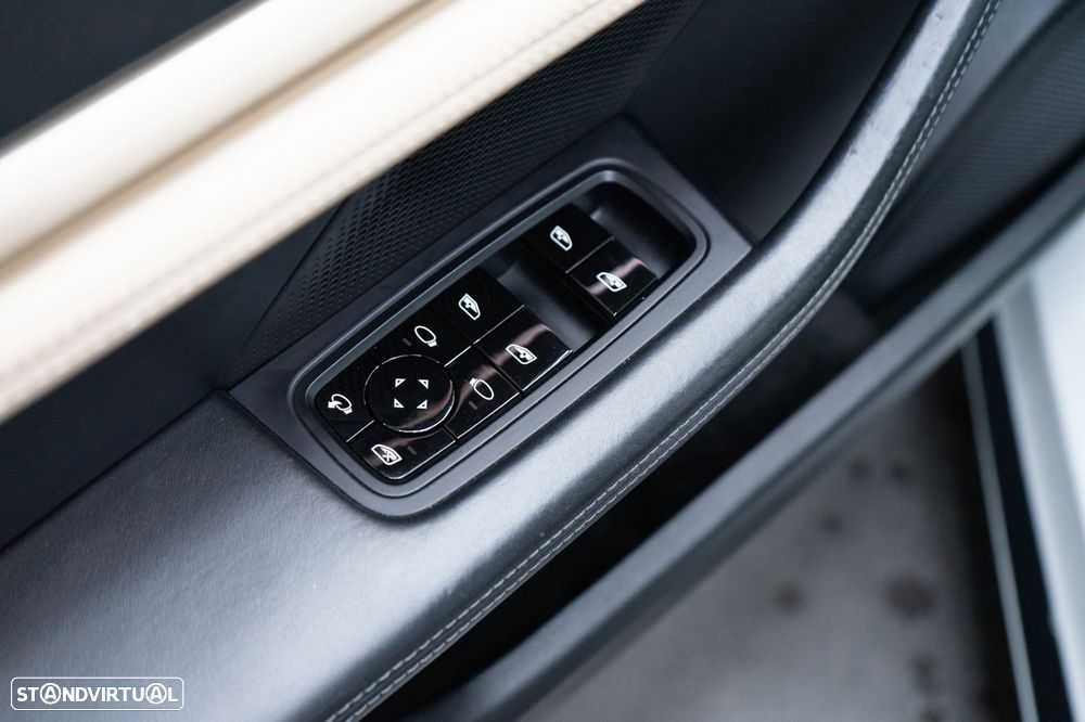 Porsche Taycan Turbo - 26