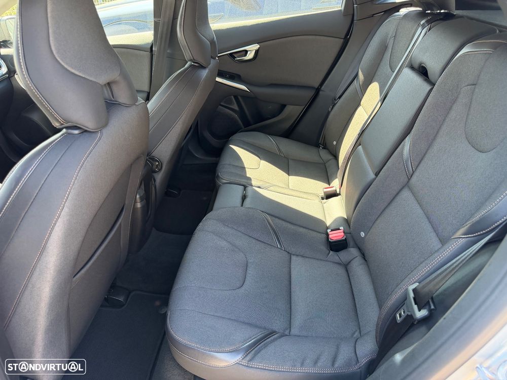 Volvo V40 Cross Country 2.0 D2 Momentum Geartronic - 12