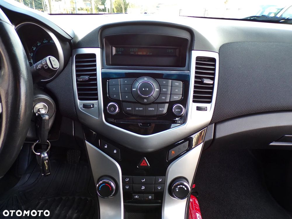 Chevrolet Cruze 1.6 LT+ - 21