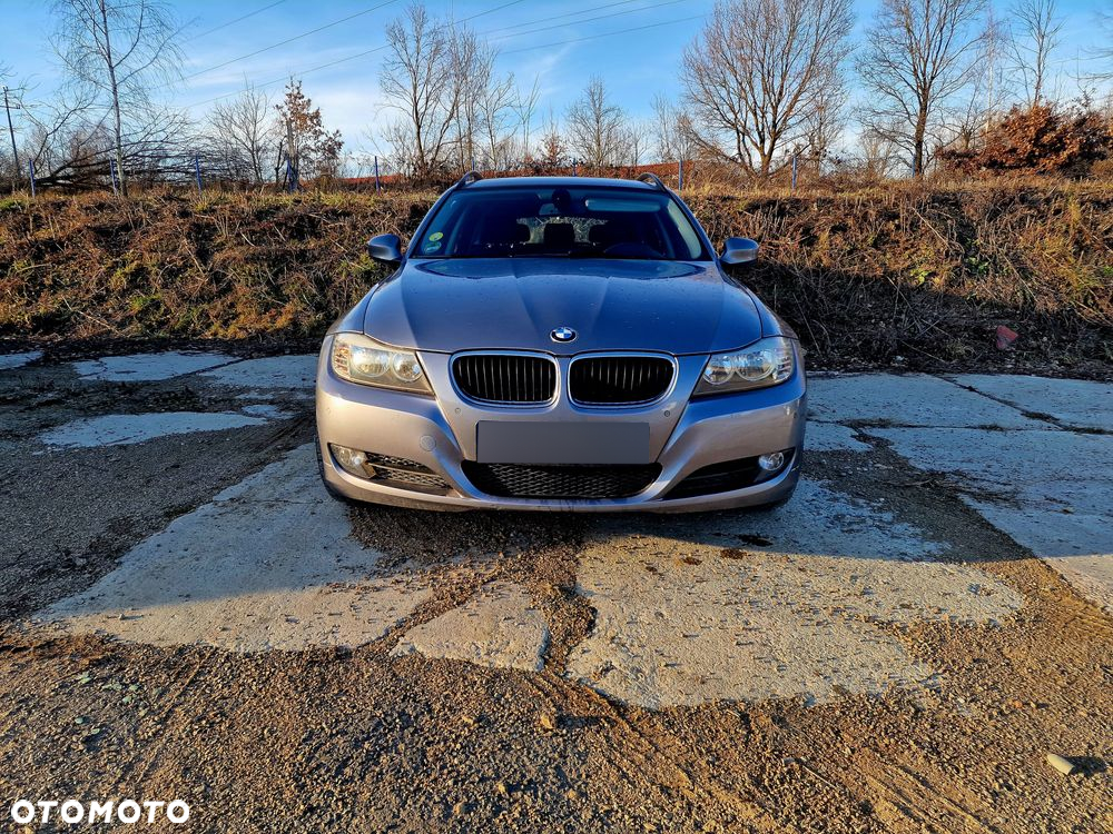 BMW Seria 3 320d DPF Touring - 4