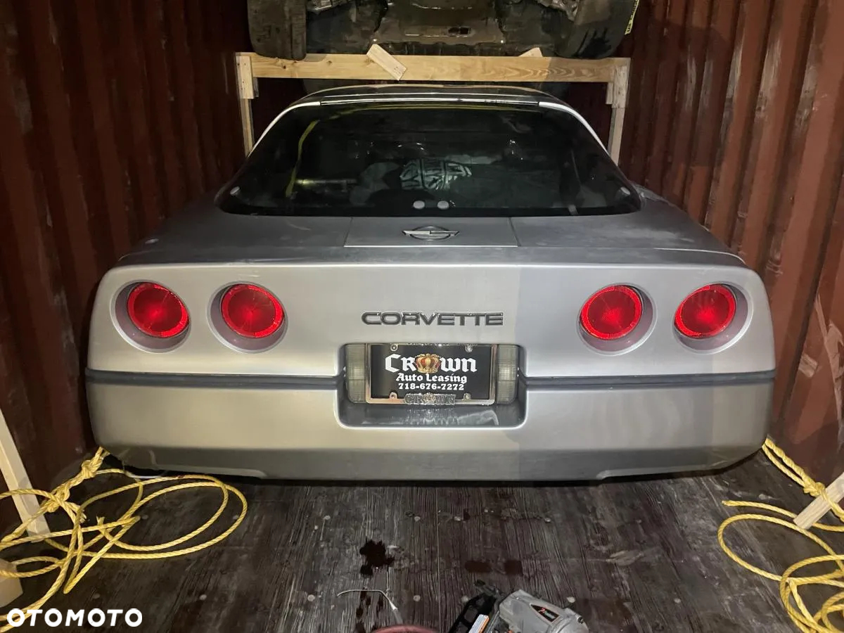 Chevrolet Corvette - 14