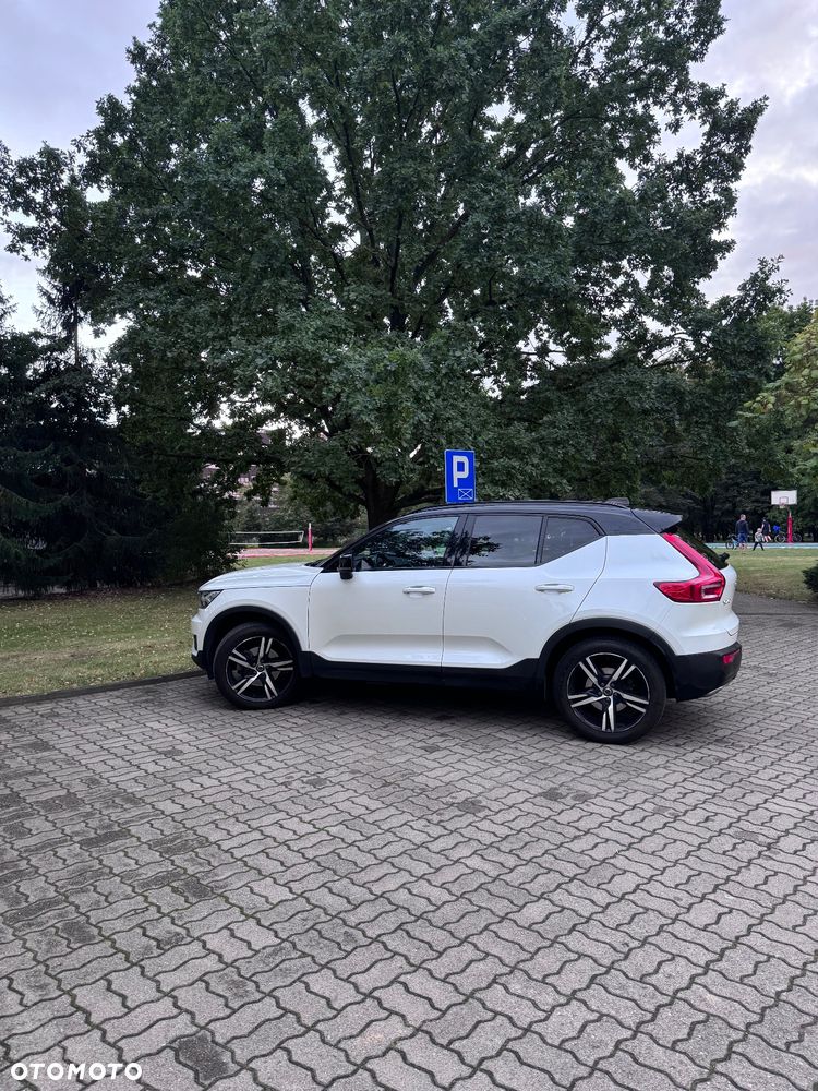 Volvo XC 40 D4 AWD R-Design (Intro Edition) - 1