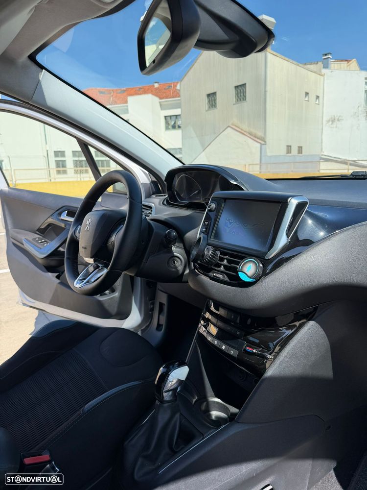 Peugeot 208 1.4 HDi Allure - 5