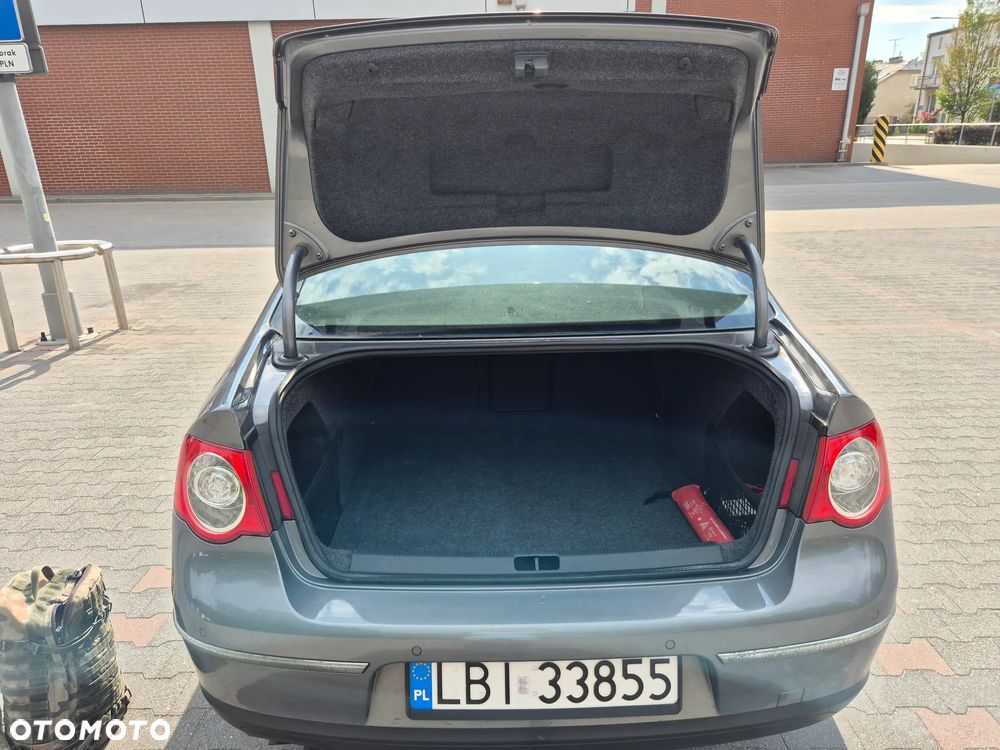 Volkswagen Passat 1.9 TDI DPF BlueMotion - 22