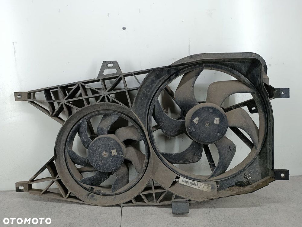 WENTYLATOR CHŁODNICY OPEL VIVARO A 8200019383 2.5 DTI - 2