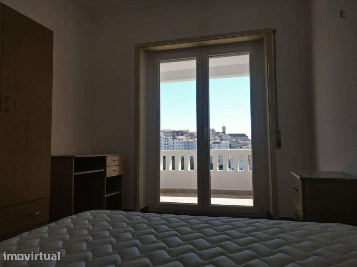 Quarto - localizado em Montes Claros Coimbra - Grande imagem: 4/18