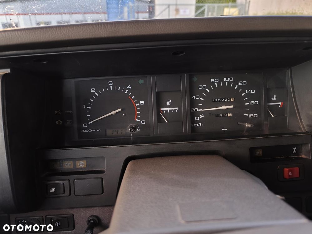 Nissan Pickup - 20