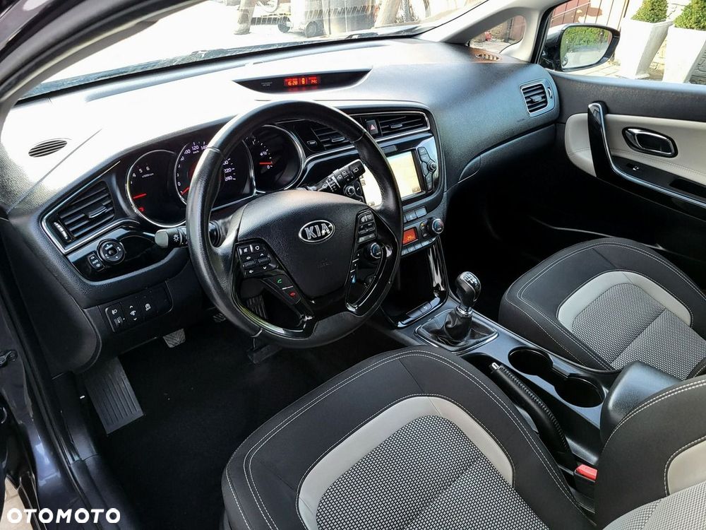 Kia Ceed - 13