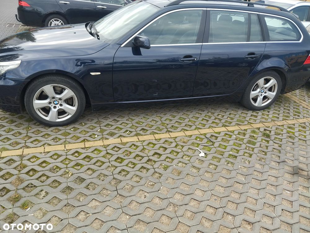 BMW Seria 5 525i xDrive - 13