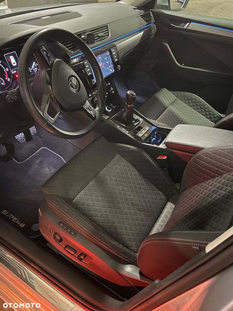 Skoda Superb 2.0 TDI Premium Edition - 16