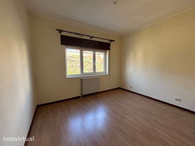 Vende-se Moradia de 3 pisos em Chaves - Grande imagem: 4/22