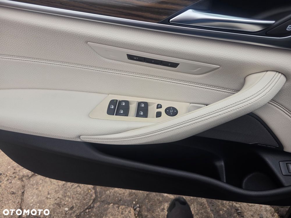 BMW Seria 5 520d xDrive - 10