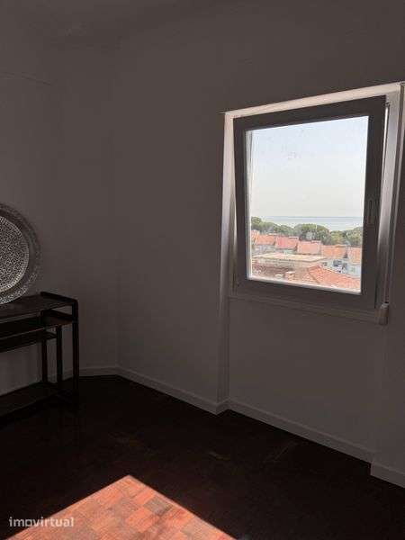 T2 renovado com muito Sol - Grande imagem: 2/12