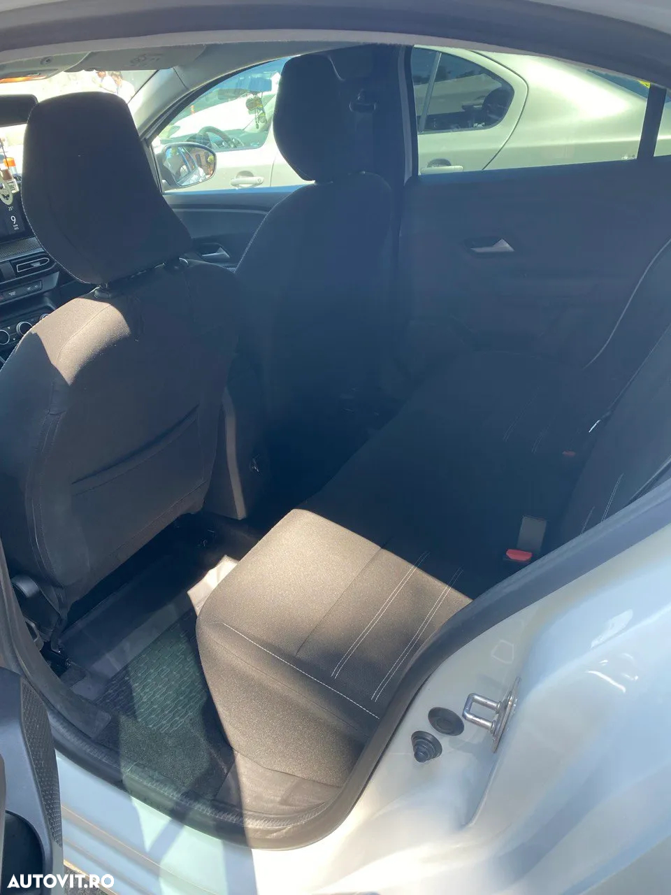 Dacia Logan TCe 90 MT6 Prestige - 9