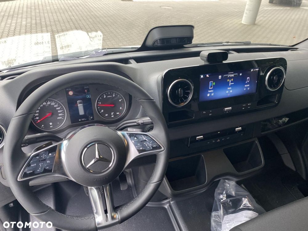 Mercedes-Benz Sprinter - 11