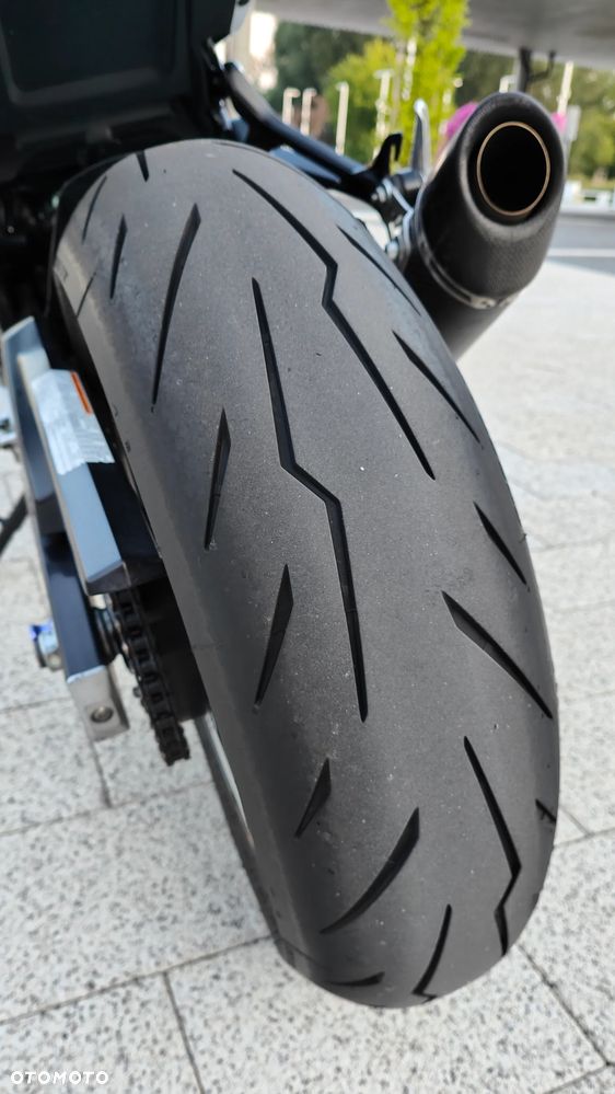 Suzuki GSR - 5