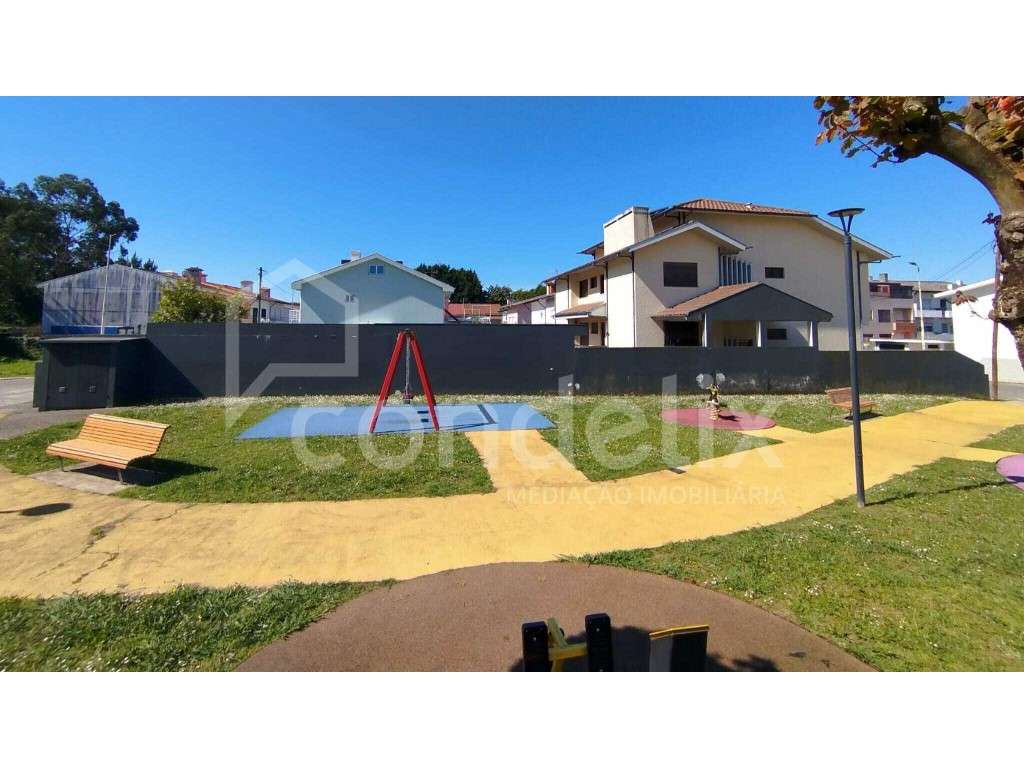 Moradia T6 com Potencial Único: 3 Espaços Distintos num Só Investim... - Grande imagem: 2/51